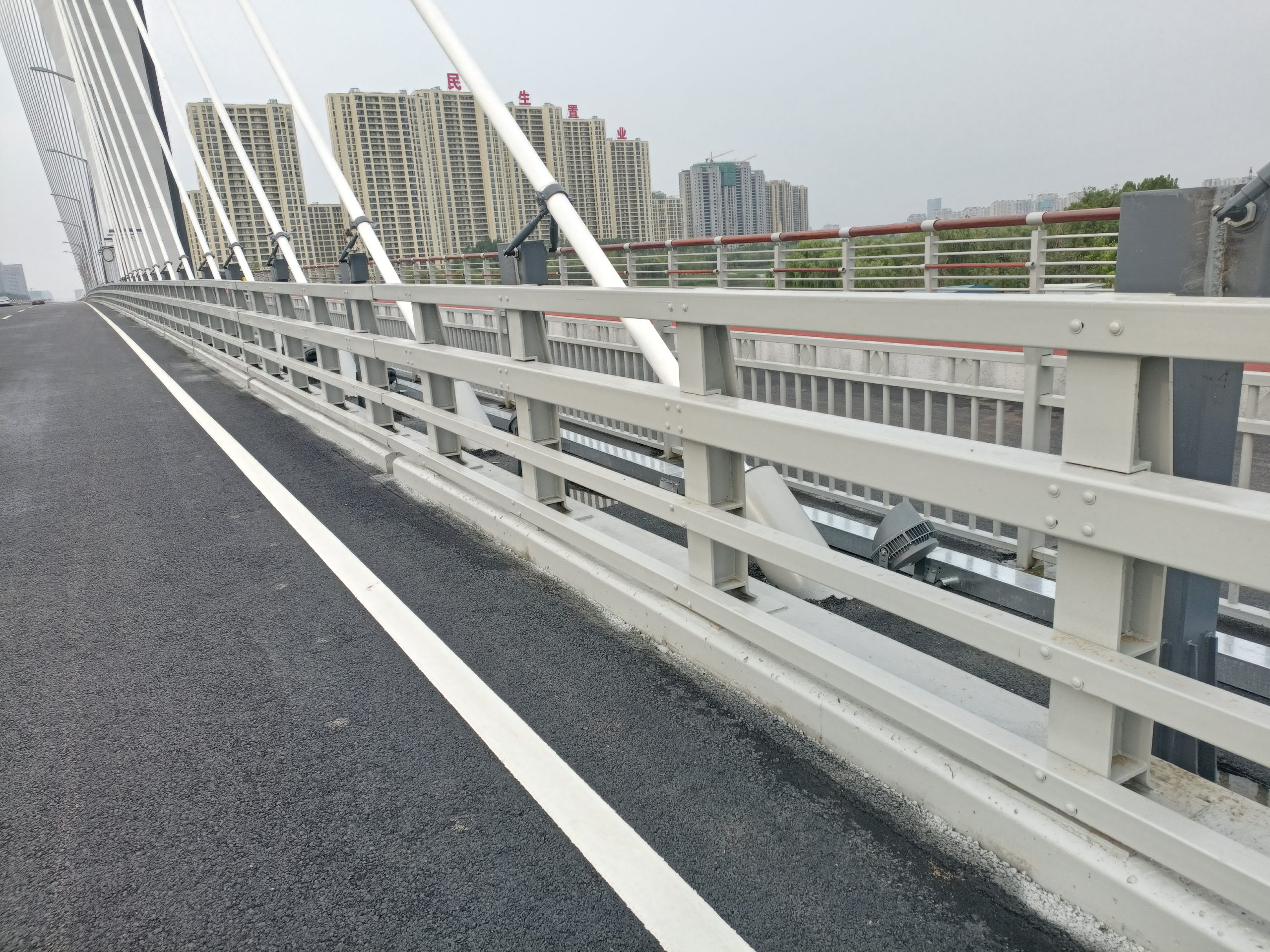 金属梁柱式防撞护栏